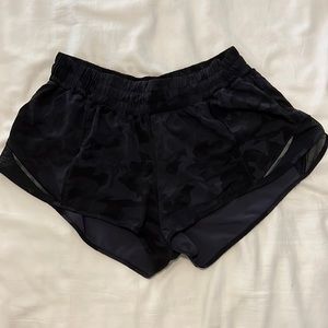 Lululemon Hotty Hot 3” Black Camo shorts